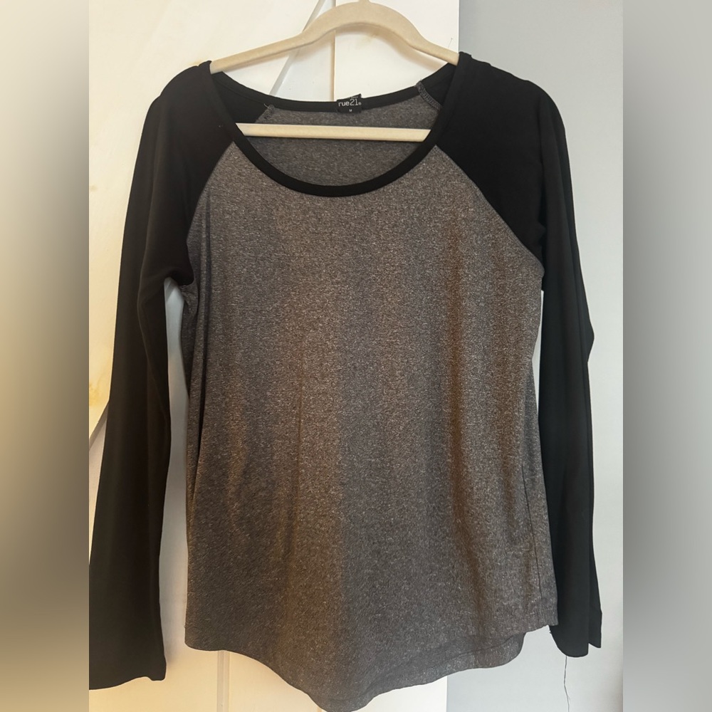 Rue21 Black and Gray Long Sleeve Tee